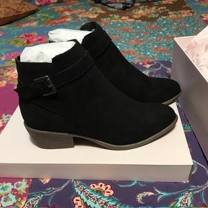 Black suede boots size 6